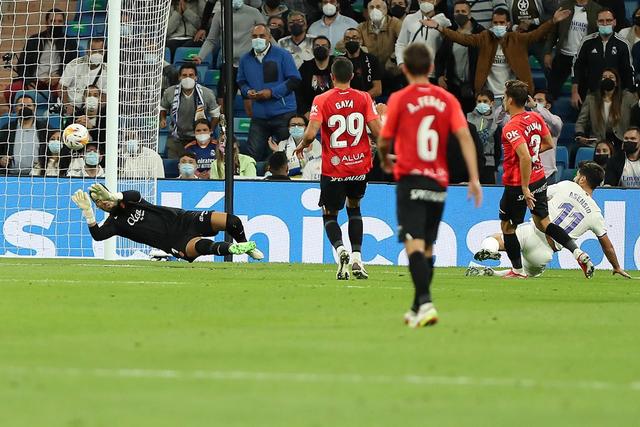 余嘉豪20+7浙江逆转北控 周鹏24分深圳胜宁波