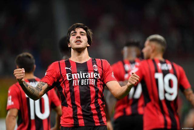 欧联杯-B费绝杀马奎尔失误 曼联2-1格拉斯哥流浪